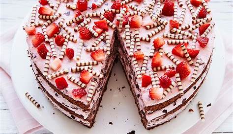 Erdbeer-Stracciatella-Torte mit Schoko-Erdbeeren | Rezept | Kuchen und