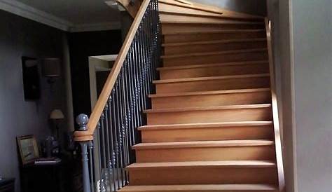 Très bel escalier en bois de style ancien avec marches