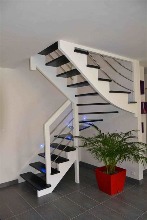 Escalier peint blanc noir Escalier peint, Escalier, Escalier relooking
