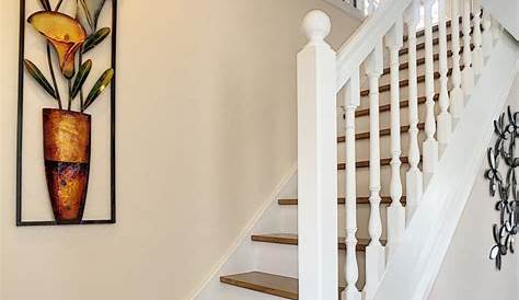 escalier déco peint en blanc marches et rambarde en bois