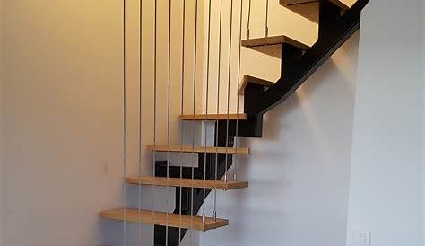 Escalier structure métallique avec marches en bois et