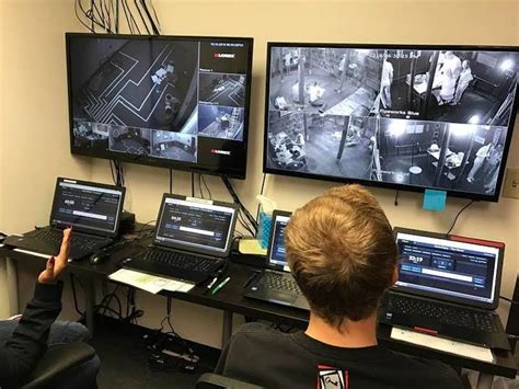 escape room game master involvement