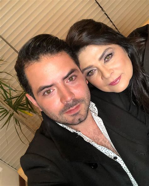 esposo de victoria ruffo