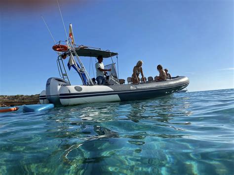 essentials for speedboat excursion