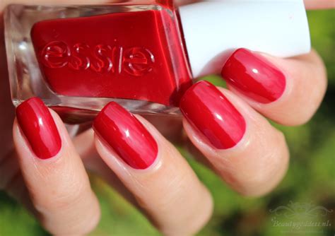 Essie Bubbles Only Review