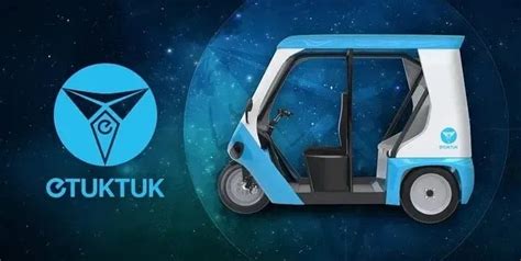 etuktuk navigating through traffic