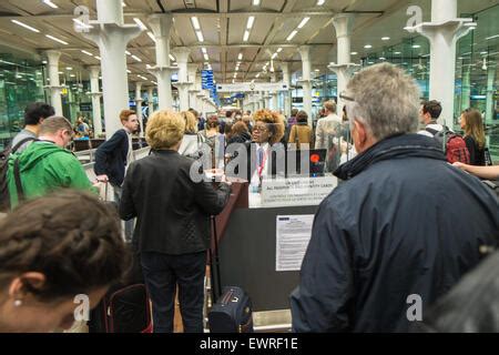 eurostar london to paris passport control