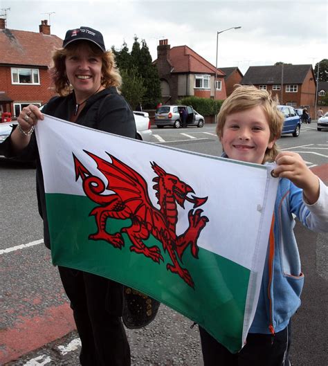 evening leader wrexham fc