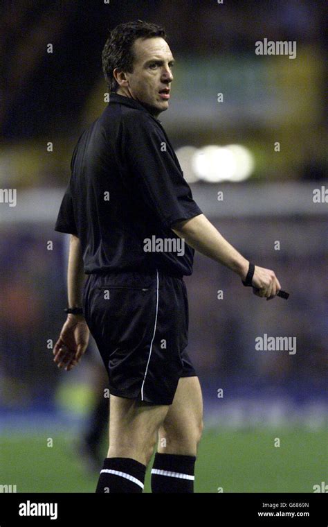 everton v man city referee