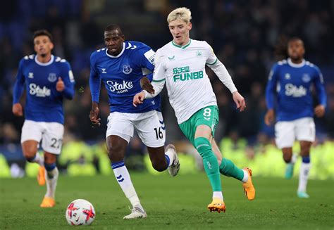 everton v newcastle team news