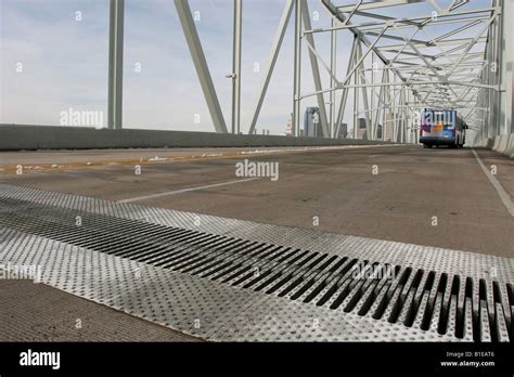 expansion joint on bridge