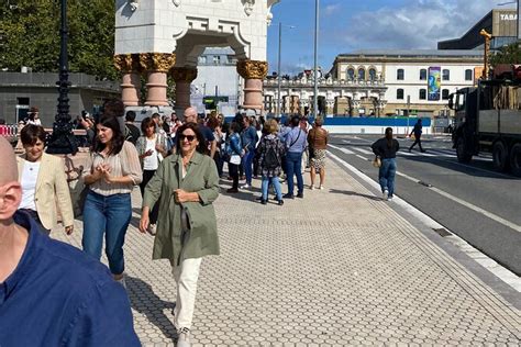 expectations walking tour