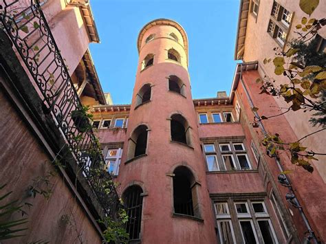 experiencing lyon traboules