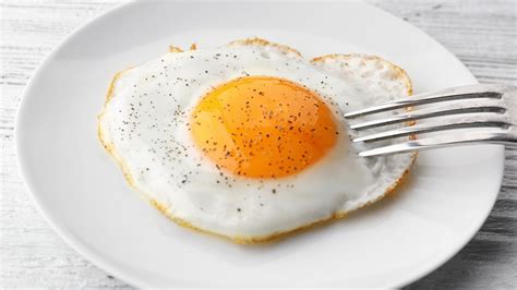 expert tips for cooking sunny side up eggs without sticking