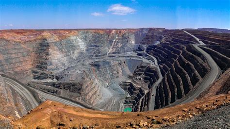 explain open pit mining
