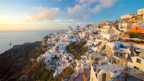 explore Oia independently