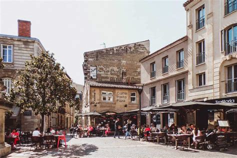 exploring old town bordeaux
