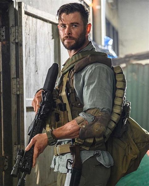 extraction 2020 chris hemsworth