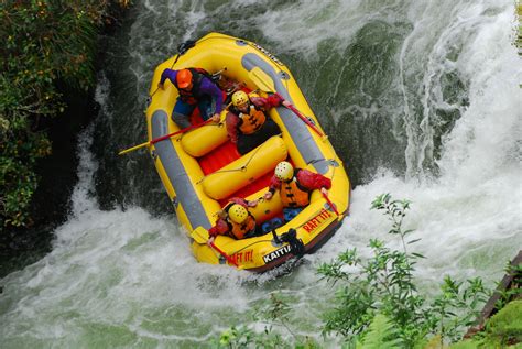 extreme sport water rafting