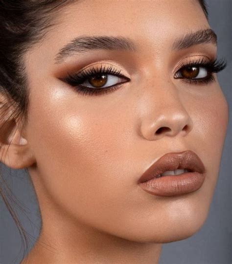 Eye Makeup For Round Faces