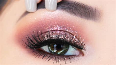 Eye Makeup Use Glitter