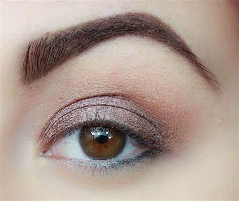 eye shadow taupe