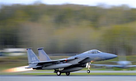f-15 top speed and thrust