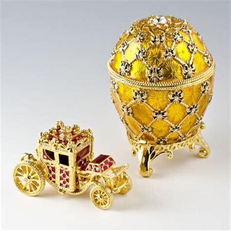 Coronation Egg dibuat untuk memperingati penobatan Tsar Nicholas II