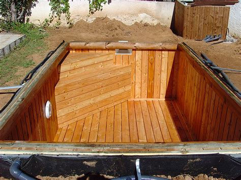 Procédé de fabrication unique pour les piscines en bois sans liner