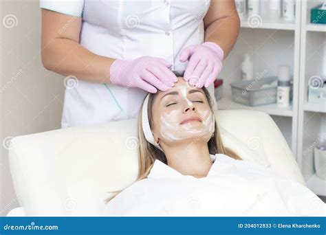 Face Cleansing At Salon