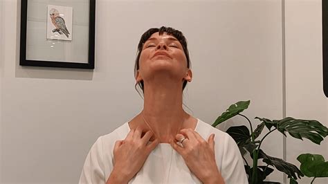 facial muscle exercises jowls