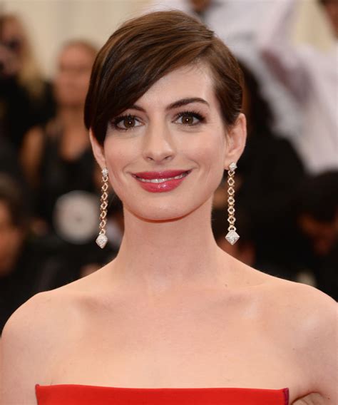 facts about anne hathaway