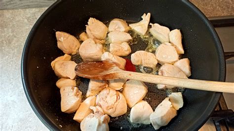 Faire dorer les filets de poulet