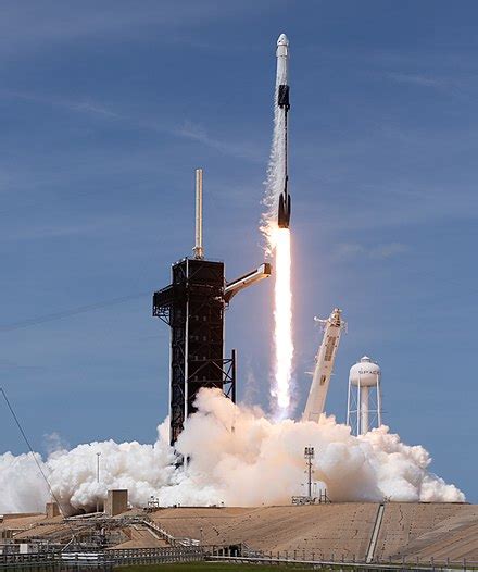 falcon 9 launches wikipedia