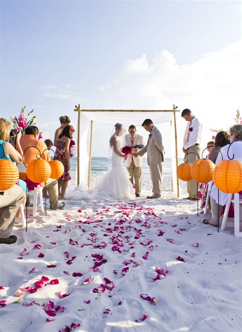 Thinking of getting married? look at these beach weddings ideas.. 