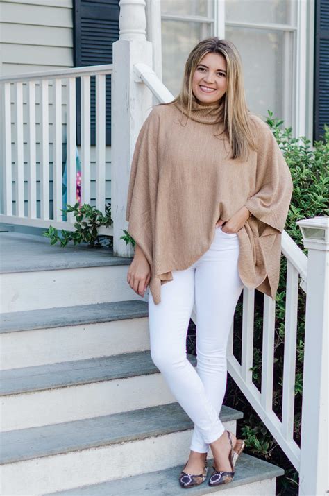 12 ways to wear white jeans in the fall!