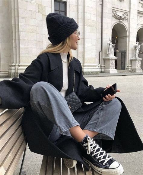 Fall Photo Outfits 2022: Stylish Options To Look Your Best