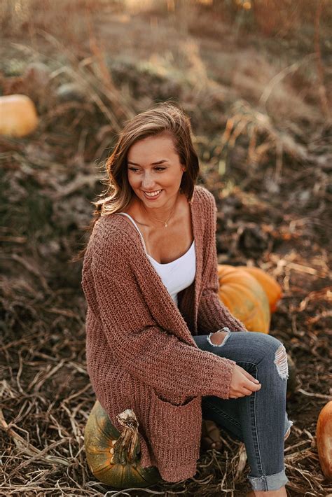 21 Best Fall Senior Picture Outfit Ideas Home, Family, Style and Art Ideas