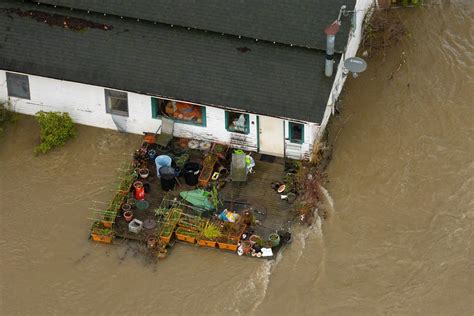 Discover the Secrets of Fall in Washington's Enchanting City: A Seasonal Experience