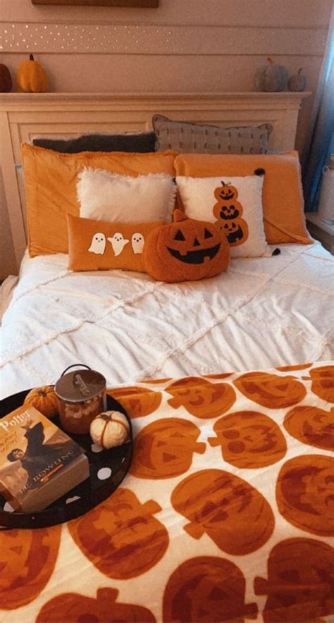 40 Lovely Fall Bedroom Decor Ideas That Will Popular This Year Fall
