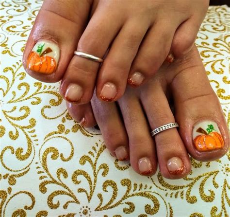 Fall Design Toe Nails