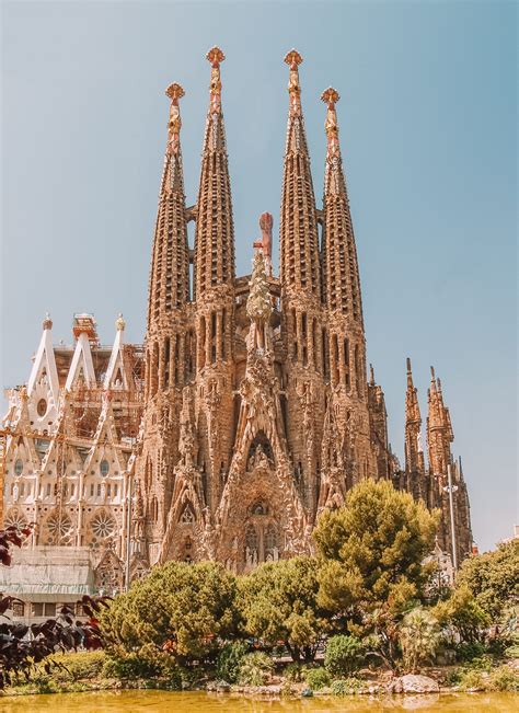 famous architecture in barcelona spain