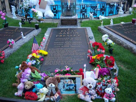 famous celebrity gravesites