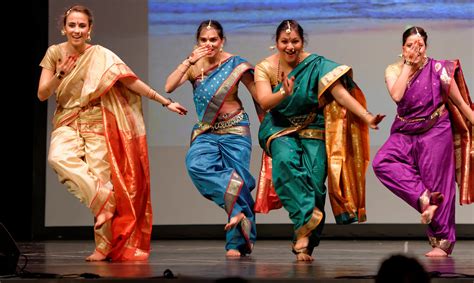 famous dance of maharashtra