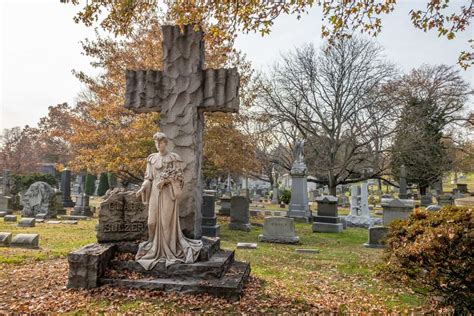 famous graves near new york