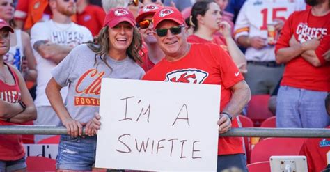 Fan Base In Spanish