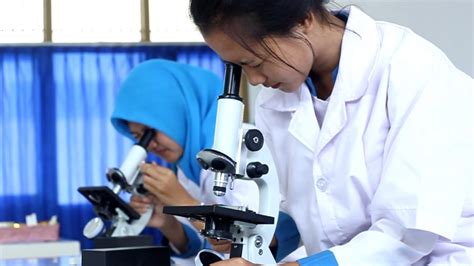 farmasi klinis dan komunitas adalah