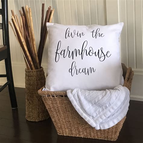 Incredible Farmhouse Throw Pillows Ideas With Low Budget