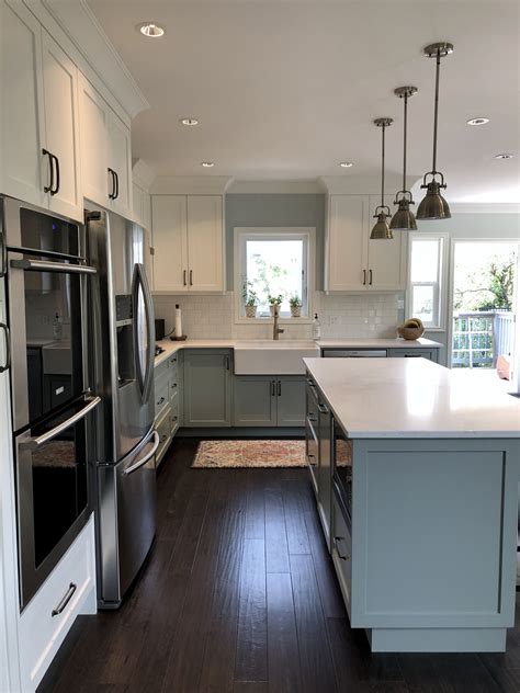 Farmhouse Two Tone Kitchen Cabinets: The Trendy And Classic Look For Your Kitchen