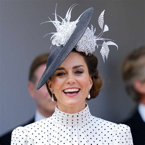 Fascinator Person Definition